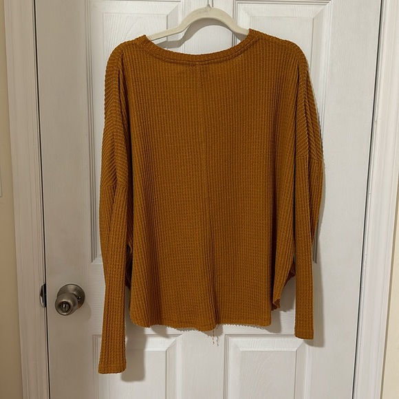 Urban Outfitters Waffle Button Long Sleeve - Picture 2 of 2